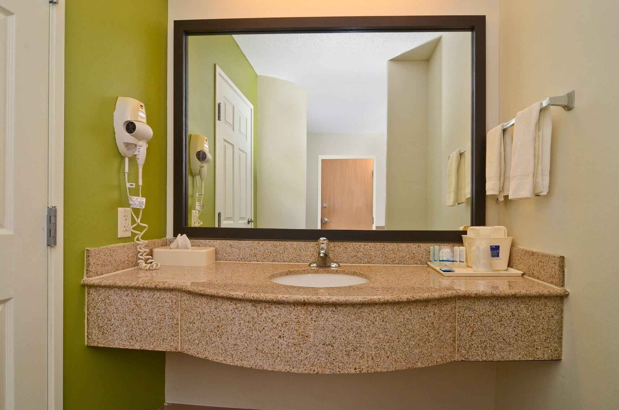 Sleep Inn & Suites Conference Center And Water Park Minot Esterno foto